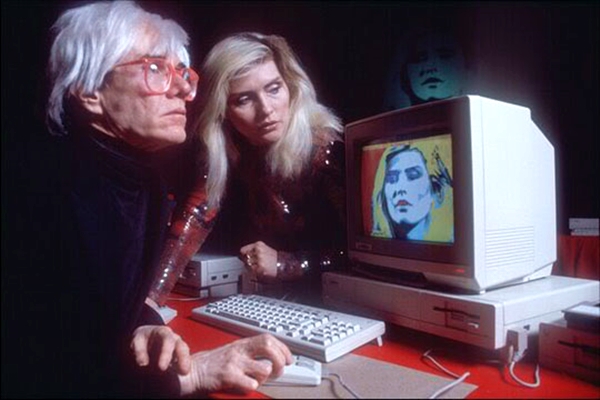 Andy Warhol lors de la première de l'Amiga le 23 juillet 1985