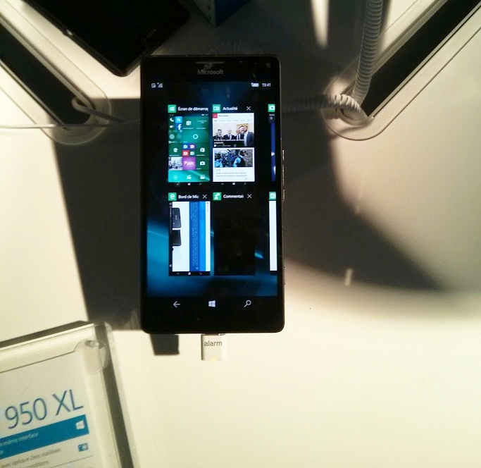 Le Lumia 950 XL est en démonstration au Cube