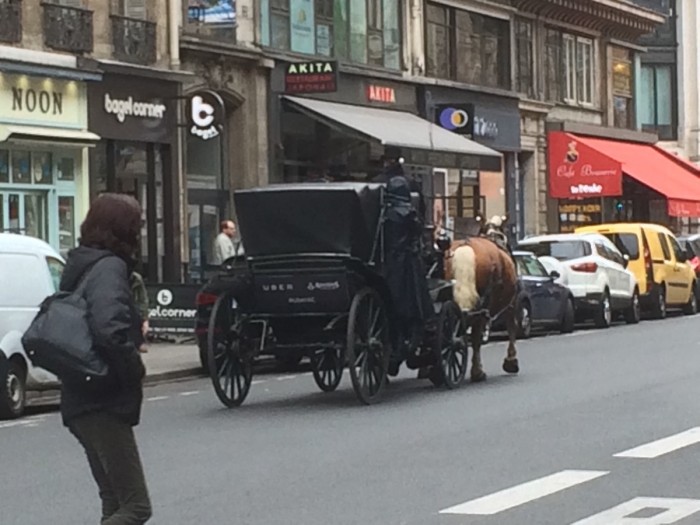 La calèche Uber qui vous livre Assasin's Creed circule dans Paris aujourd'hui
