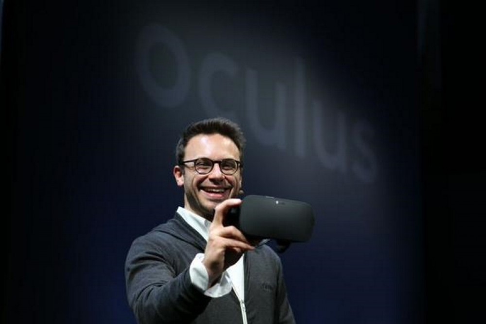 Oculus présente la version finale de Oculus Rift qui sera fournie avec une manette sans fil Xbox One